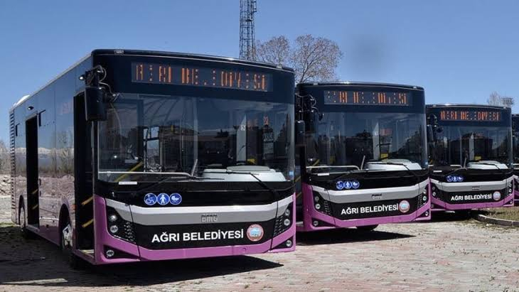 Ağrı Belediyemiz bünyesinde yürütülen şehir içi toplu taşıma fiyatlarında indirimli ve tam biletlere zam yapıldı.