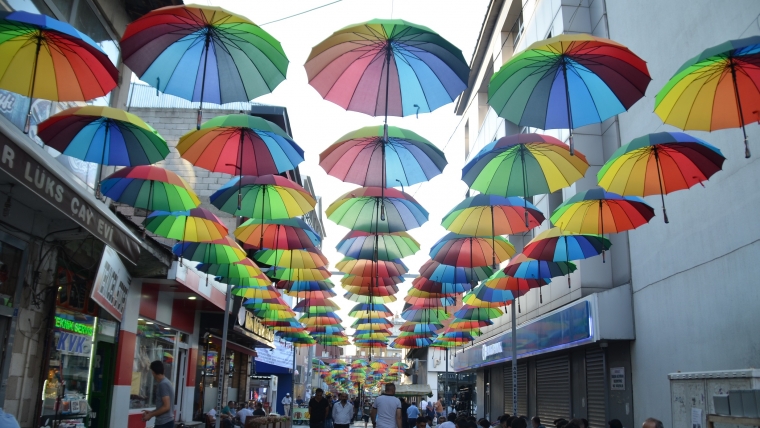 Belediyemiz, Şemsiyeli Sokak Projesi'ni hayata geçirdi.