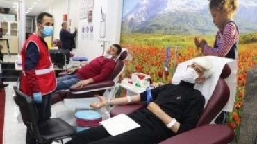 Belediye Personelinden Kızılay'a Kan Bağışı