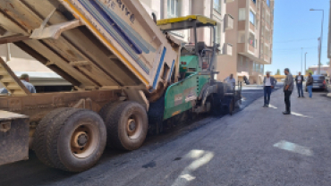 Ağrı Belediyesi asfaltlama çalışmalarına devam ediyor