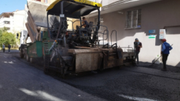 Ağrı Belediyesi asfaltlama çalışmalarına devam ediyor