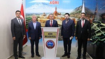 Vali Elban, Başkan Sayan'a Veda Ziyaretinde Bulundu