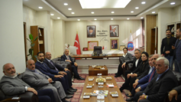 Ulaştırma Eski Bakanı Ahmet Arslan ve Seçim İşleri Başkanı ve Sakarya Milletvekili Ali İhsan Yavuz  Ağrı Belediyesini ziyaret etti.